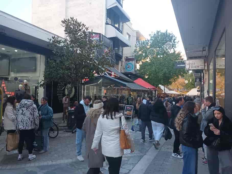 Ανοιχτή η αγορά της Λάρισας Παραμονή Πρωτοχρονιάς για τα τελευταία ψώνια