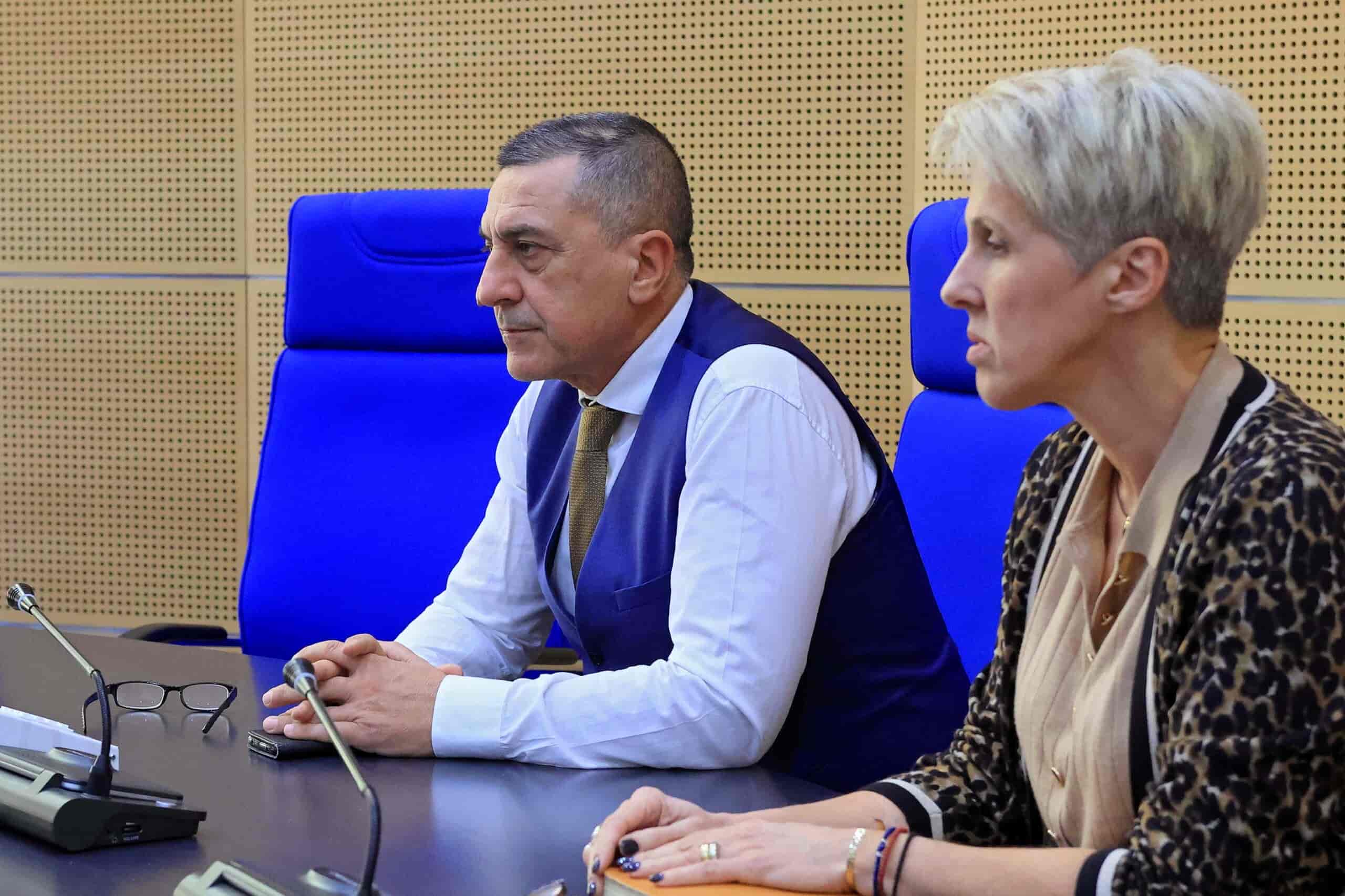 Στον Περιφερειάρχη Θεσσαλίας εκπρόσωποι εργοληπτικών οργανώσεων
Ζήτησαν τη στήριξη του μετά τον αποκλεισμό τους από την κυβέρνηση στα έργα αποκατάστασης στη Θεσσαλία
Δέσμευση Κουρέτα για προώθηση του αιτήματός τους στην κυβέρνησηΟ Περιφερειάρχης Θεσσαλίας Δημήτρης Κουρέτας πραγματοποίησε συνάντηση με εκπροσώπους εργοληπτικών εταιρειών, μετά από αίτημα τους για να του εκφράσουν την έντονη διαμαρτυρία τους για τον αποκλεισμό τους από τα μεγάλα έργα υποδομών στην Περιφέρεια Θεσσαλίας.