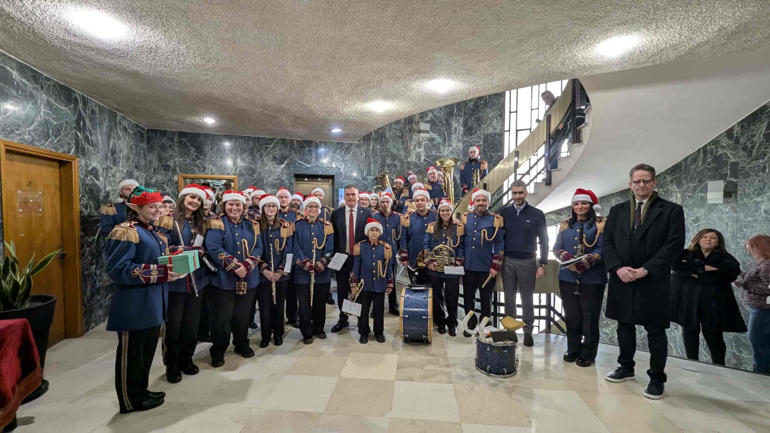 Με Παραδοσιακά κάλαντα και γιορτινές μελωδίες γέμισε το Δημαρχείο Λάρισας