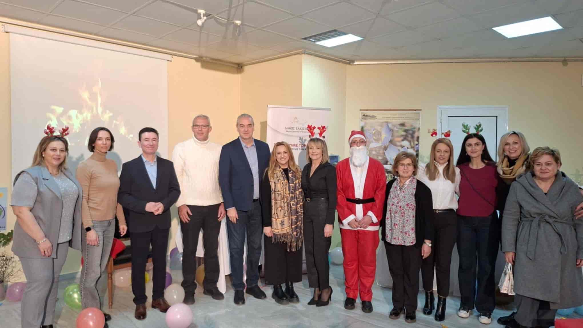 Δήμος Ελασσόνας: «Χριστουγεννιάτικες ευχές και δώρα για τους μαθητές των Ειδικών Σχολείων»