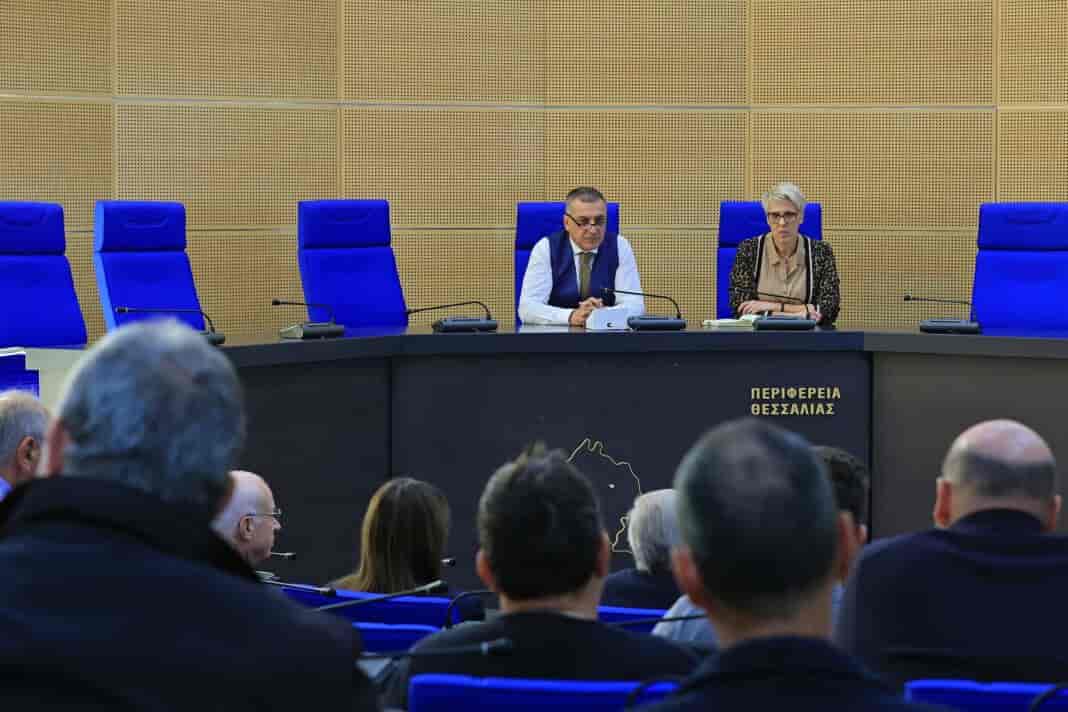 6GK29205 (1) Στον Περιφερειάρχη Θεσσαλίας εκπρόσωποι εργοληπτικών οργανώσεων Ζήτησαν τη στήριξη του μετά τον αποκλεισμό τους από την κυβέρνηση στα έργα αποκατάστασης στη Θεσσαλία Δέσμευση Κουρέτα για προώθηση του αιτήματός τους στην κυβέρνηση Ο Περιφερειάρχης Θεσσαλίας Δημήτρης Κουρέτας πραγματοποίησε συνάντηση με εκπροσώπους εργοληπτικών εταιρειών, μετά από αίτημα τους για να του εκφράσουν την έντονη διαμαρτυρία τους για τον αποκλεισμό τους από τα μεγάλα έργα υποδομών στην Περιφέρεια Θεσσαλίας.