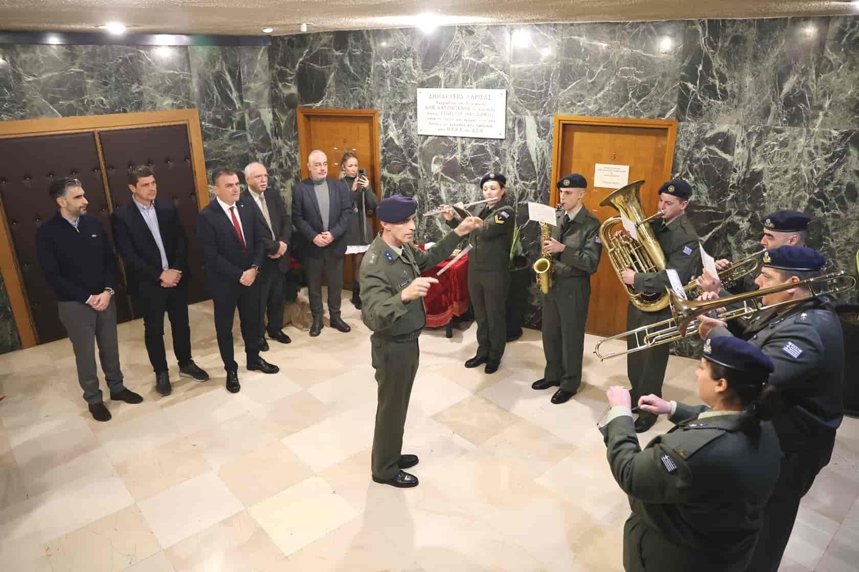 Με Παραδοσιακά κάλαντα και γιορτινές μελωδίες γέμισε το Δημαρχείο Λάρισας