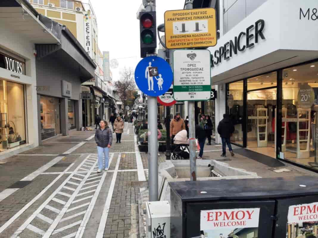 «Ανοικτή» ήταν σήμερα Κυριακή η αγορά της Λάρισας