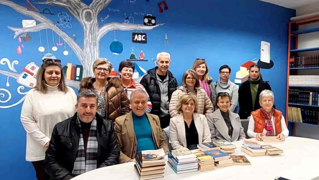 Το ΠΟΚΕΛ πρόσφερε βιβλία στο 2ο Λύκειο Φαρσάλων κι άνοιξε ένα παράθυρο στην ποίηση.