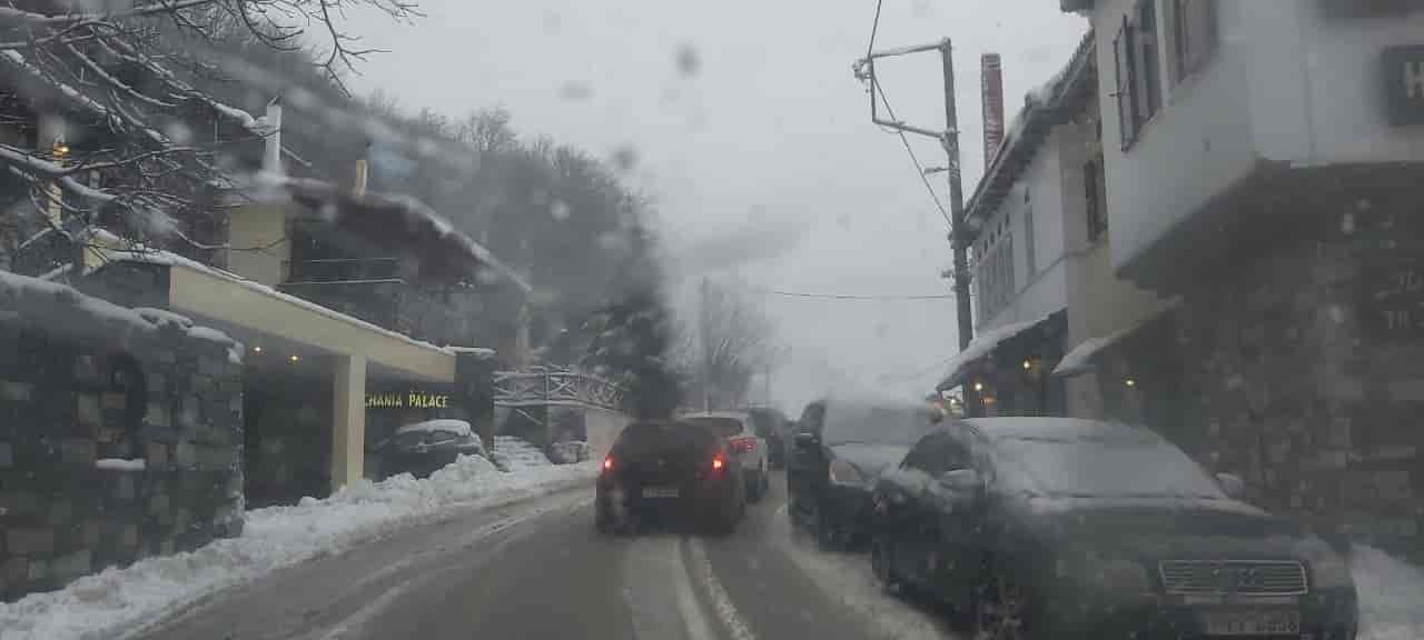 Ανοικτό το οδικό δίκτυο σε όλη τη Θεσσαλία, παρά τη χιονόπτωση