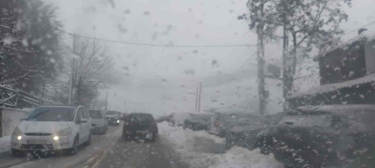 Ανοικτό το οδικό δίκτυο σε όλη τη Θεσσαλία, παρά τη χιονόπτωση