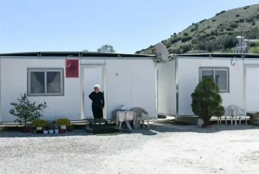 Δαμάσι: Κραυγή αγωνίας από κατοίκους που ζουν σε κοντέινερ τέσσερα χρόνια μετά τον σεισμό