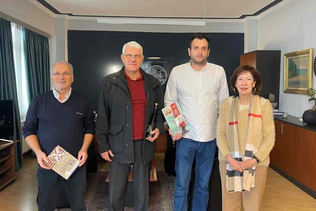 Επίσκεψη κλιμακίου της Επιτροπής Ειρήνης Λάρισας στον Στέλιο Τσικριτσή
