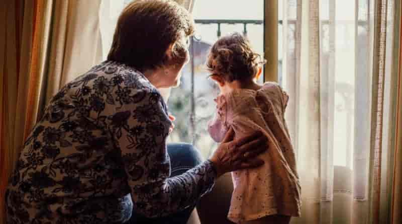 ntantades-grandmother Νταντάδες γειτονιάς