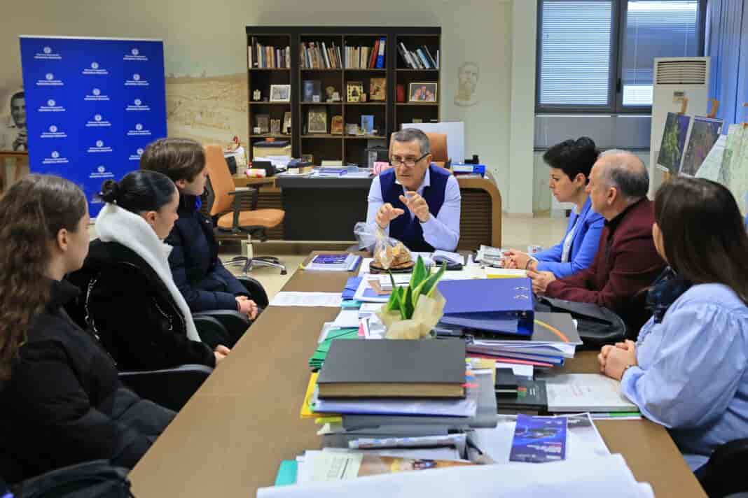 Τον Περιφερειάρχη Θεσσαλίας Δημήτρη Κουρέτα  επισκέφτηκαν μαθητές του μουσικού σχολείου Λάρισας