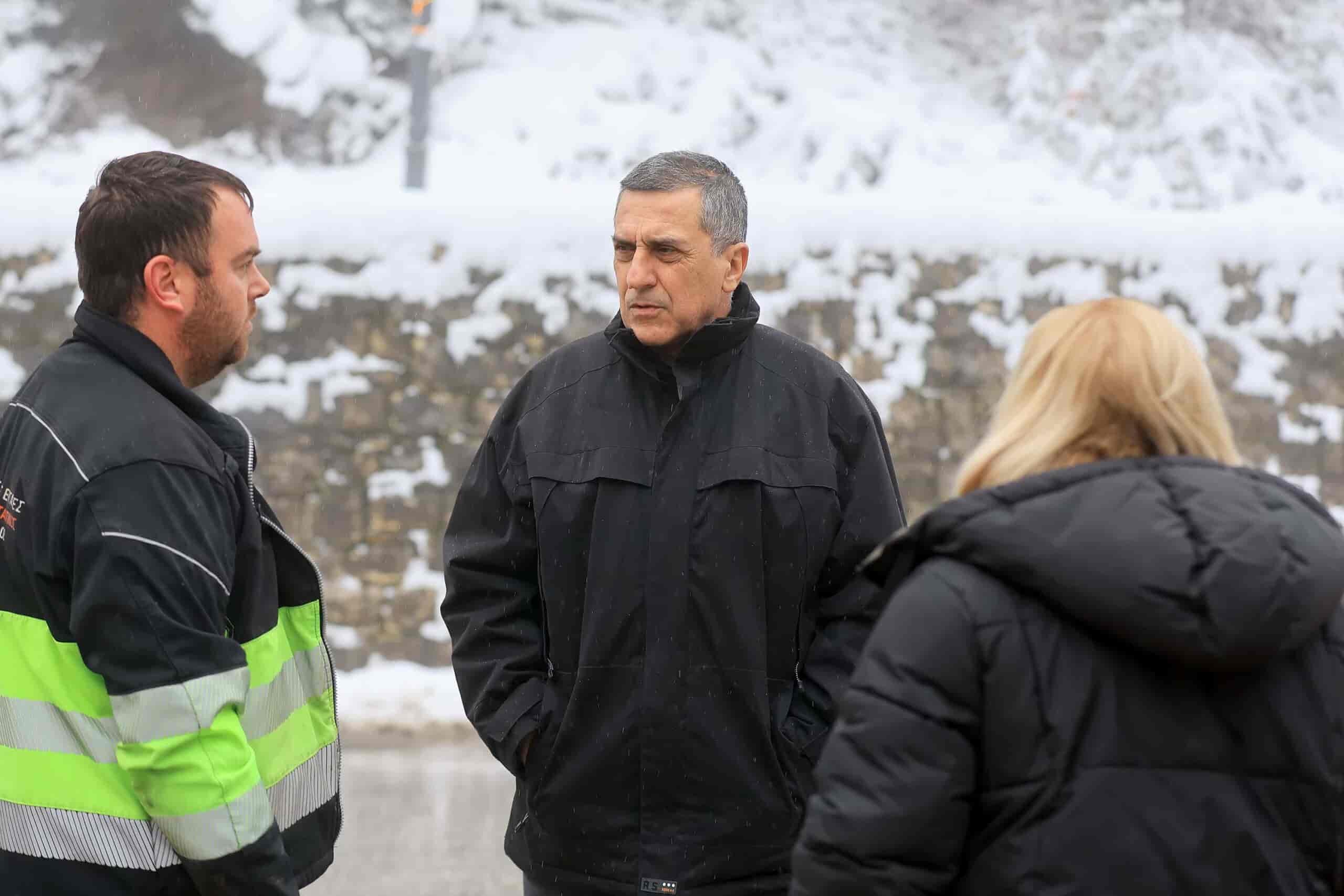  Χωρίς ιδιαίτερα προβλήματα και με καθαρό οδικό δίκτυο εξελίσσεται το κύμα χιονοπτώσεων στη Θεσσαλία