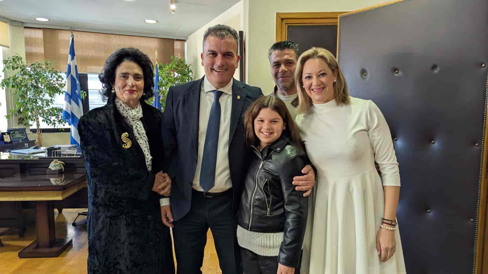 Ευχές και χαμόγελα γέμισε το Δημαρχείο Λάρισας