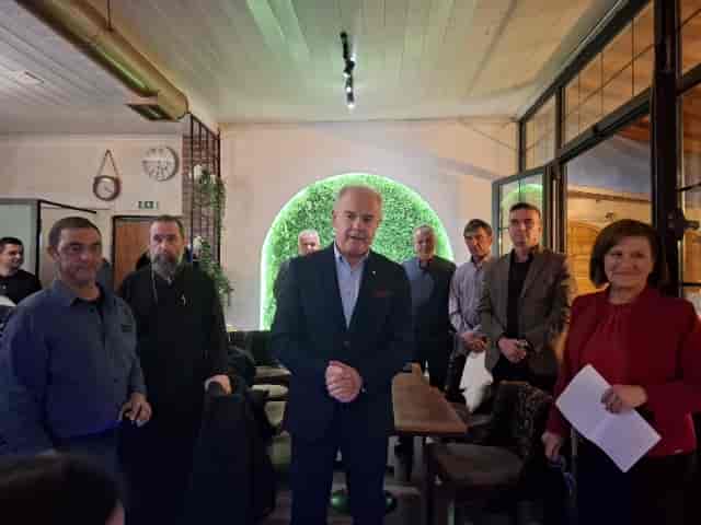 Στην κοπή πίτας του Συλλόγου Γυναικών Καλοχωρίου ο Δήμαρχος Τεμπών Γιώργος
Μανώλης