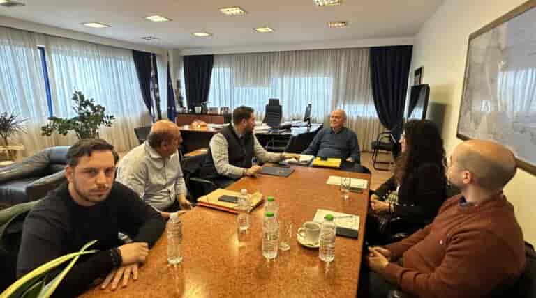 Στον γραμματέα της Αποκεντρωμένης κ. Τζανακούλη για την παραχώρηση σε άστεγες οικογένειες 18 αδιάθετων διαμερισμάτων