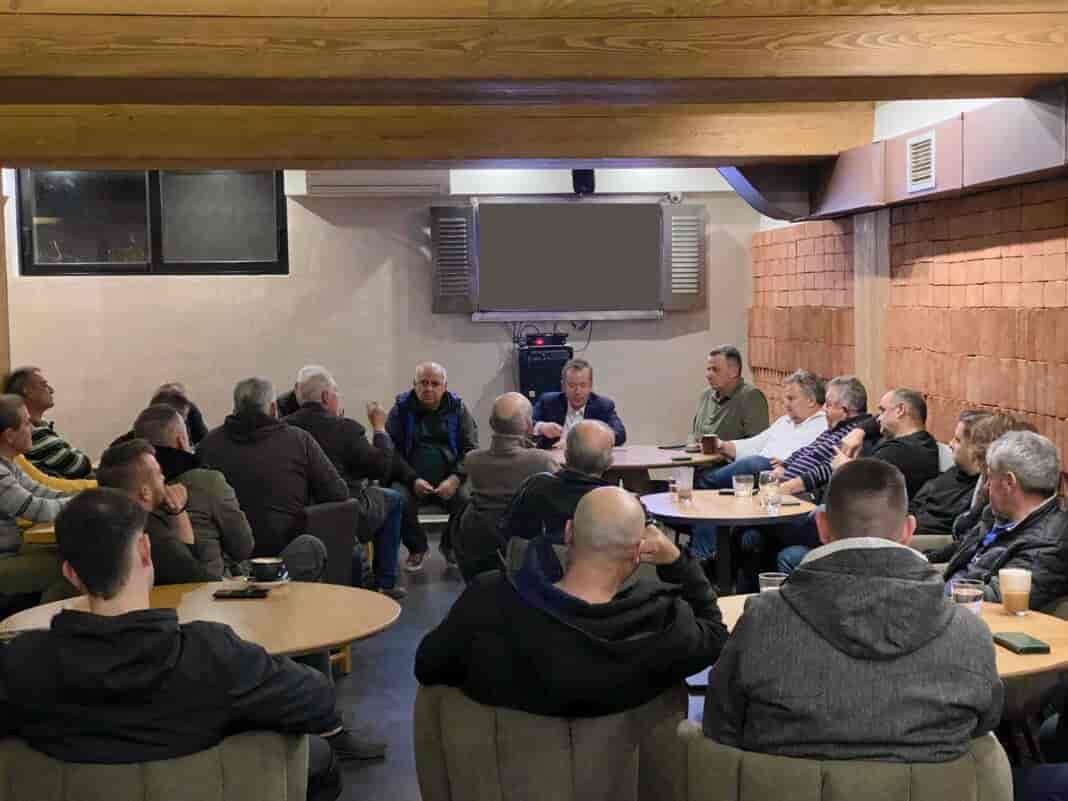 Κόκκαλης με αμυγδαλοπαραγωγούς στην Ελασσόνα: «Τεράστια η μείωση της παραγωγής αλλά και η αδικία, να δοθεί άμεσα αποζημίωση»