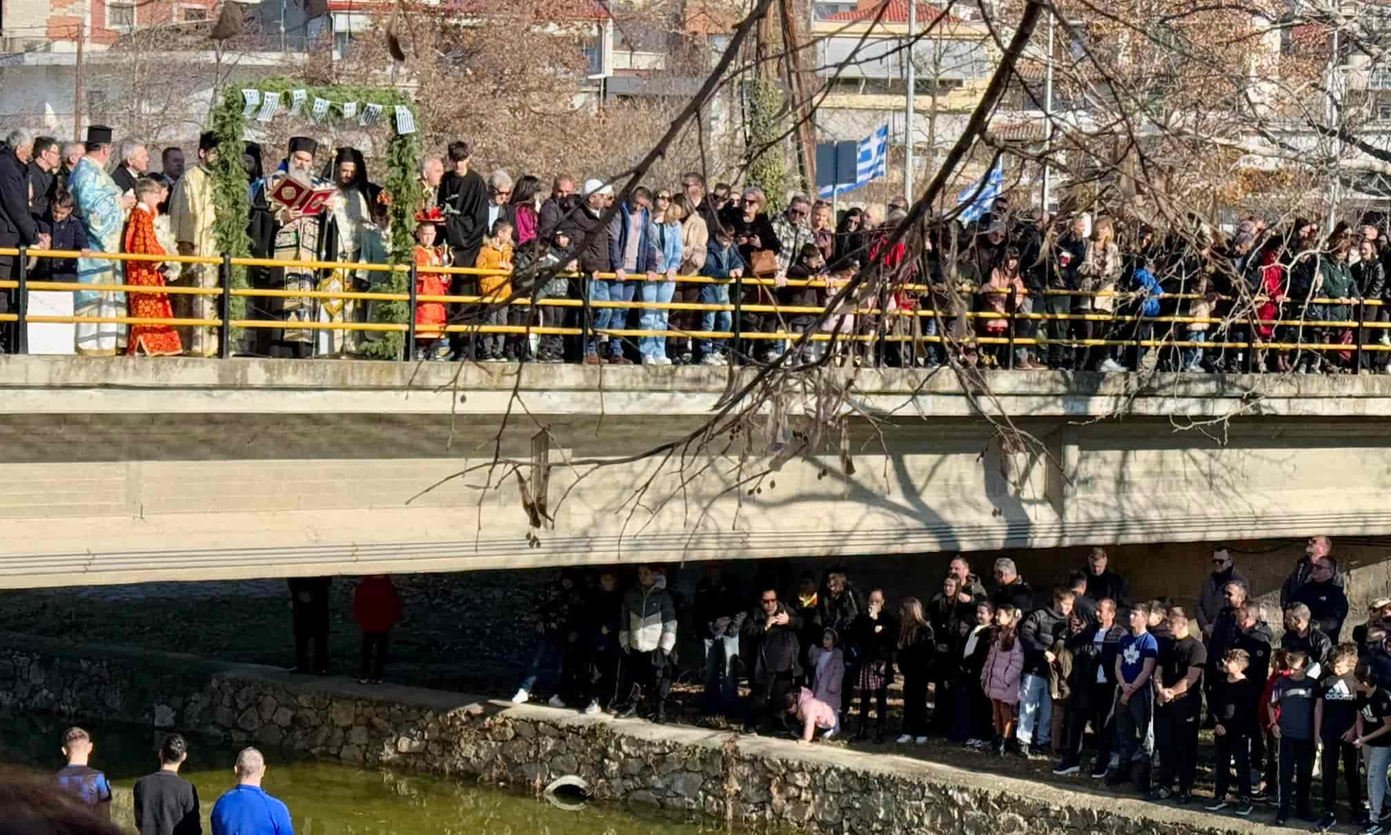 Μ. Χαρακόπουλος στον αγιασμό υδάτων στην Ελασσόνα: Ατενίζουμε το μέλλον με αισιοδοξία και αυτοπεποίθηση