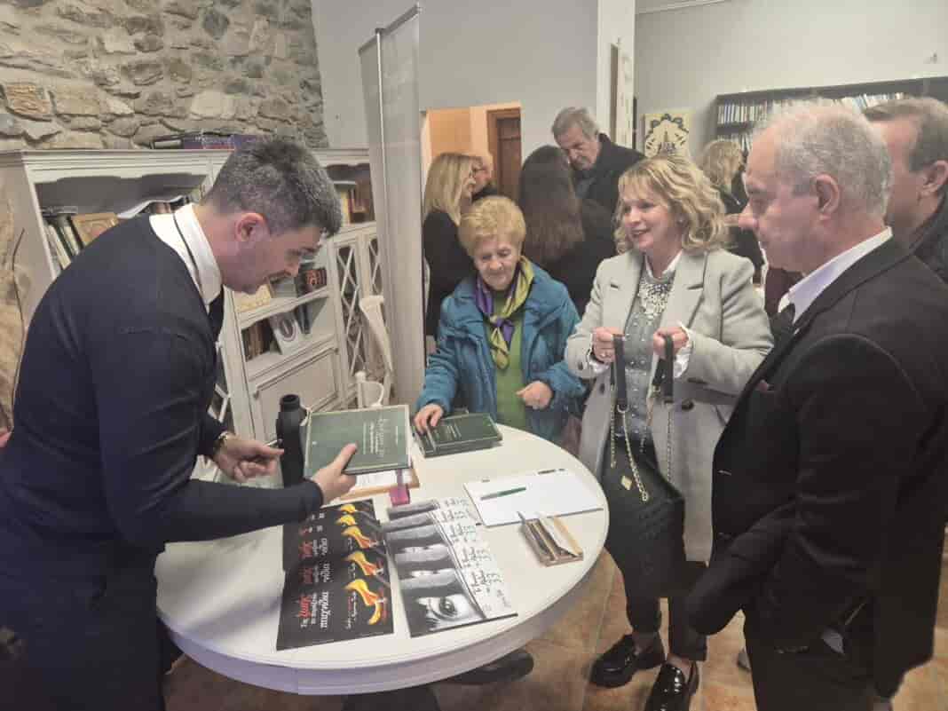 20250131_190715 Ο Δήμαρχος Τεμπών Γ. Μανώλης στην παρουσίαση του βιβλίου