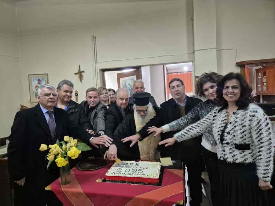 Ανταλλαγή ευχών του Δημάρχου Τεμπών Γεωργίου Μανώλη με μέλη του ΚΑΠΗ Πυργετού