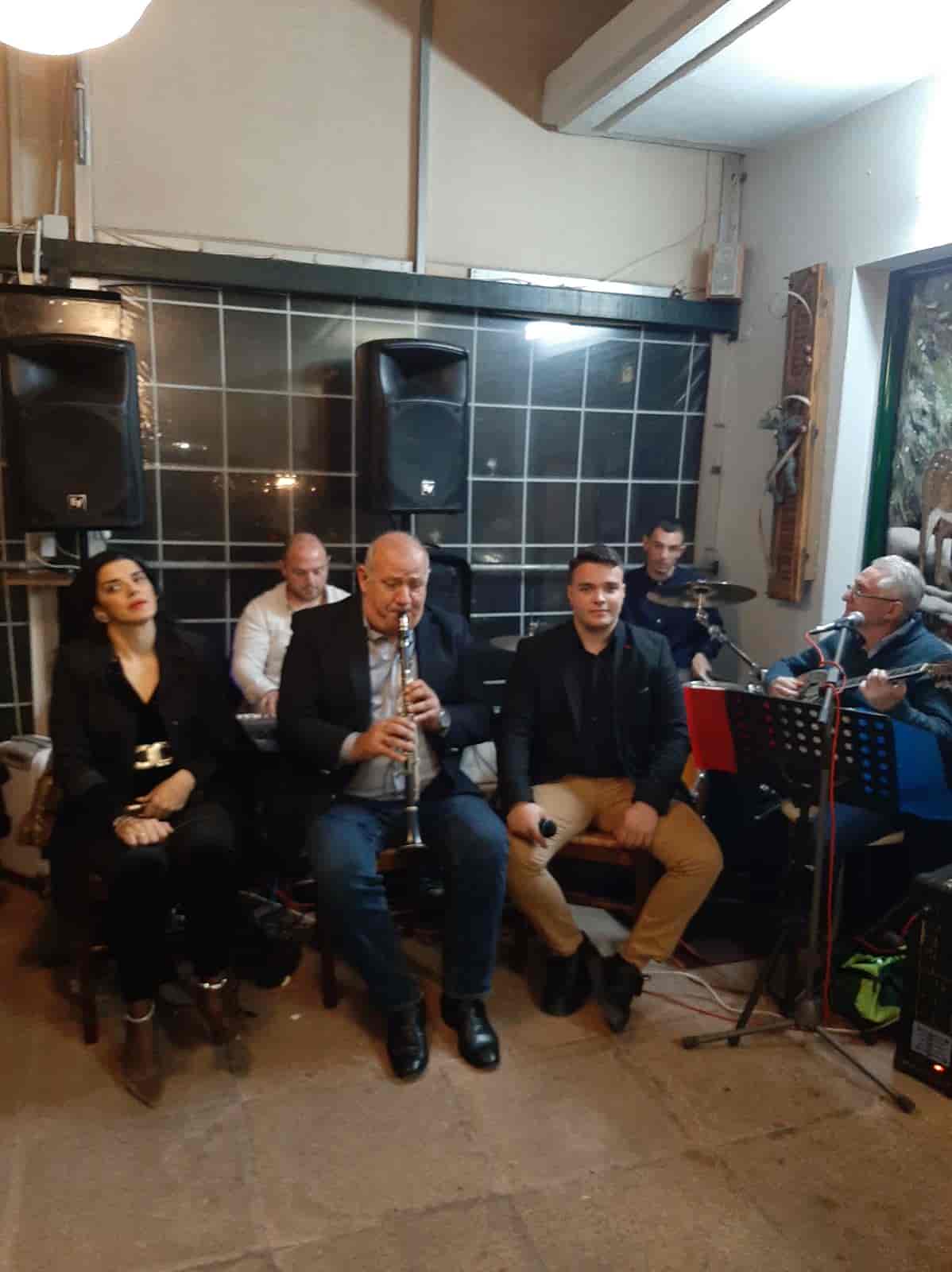 ΕΟΡΤΑΣΤΙΚΗ ΚΟΠΗ ΒΑΣΙΛΟΠΙΤΑΣ ΜΠΣ ΟΣΣΑΣ ΚΑΙ ΜΟΥΣΙΚΟΥ ΣΥΛΛΟΓΟΥ ΣΥΚΟΥΡΙΟΥ
ΠΑΡΟΥΣΙΑ ΤΟΥ ΔΗΜΑΡΧΟΥ Γ. ΜΑΝΩΛΗ