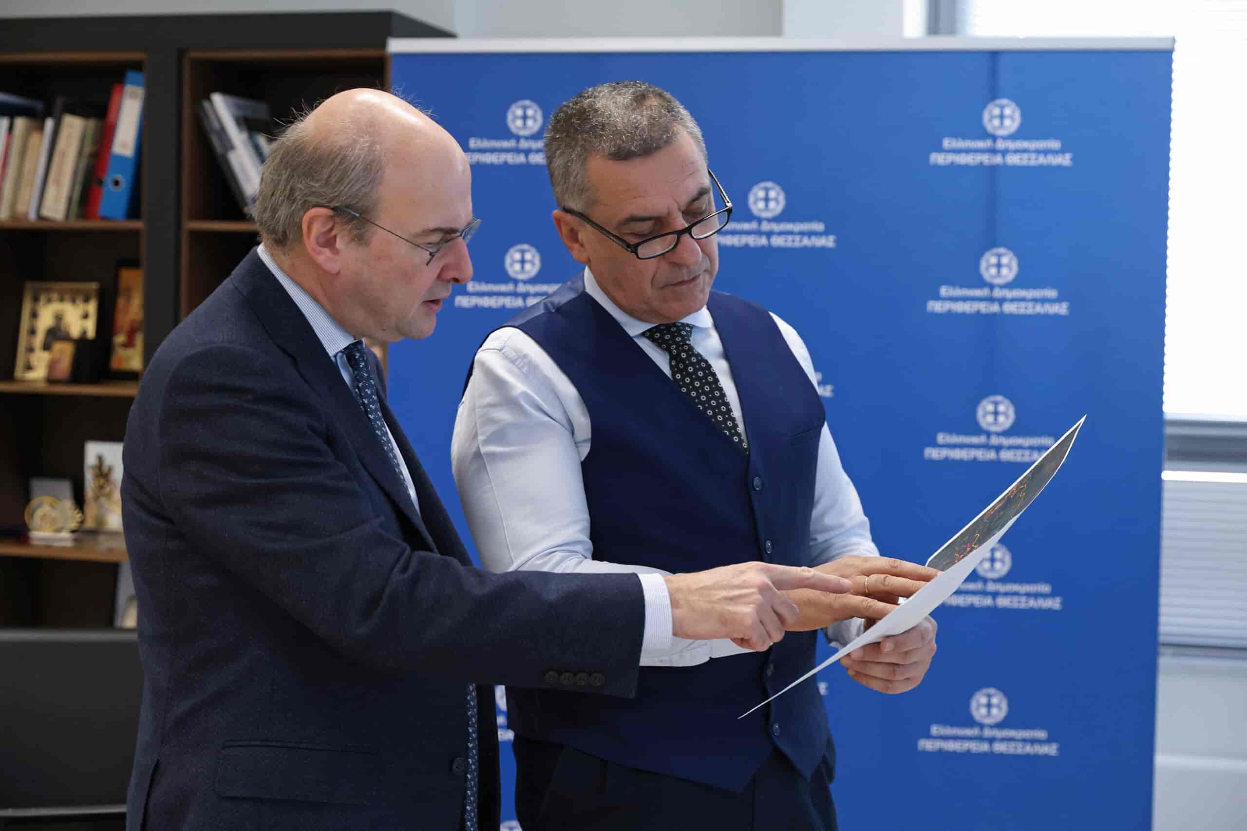 Εφ όλης της ύλης συζήτηση του Περιφερειάρχη Θεσσαλίας
Δημ. Κουρέτα με τον Υπουργό Οικονομικών Κ. Χατζηδάκη