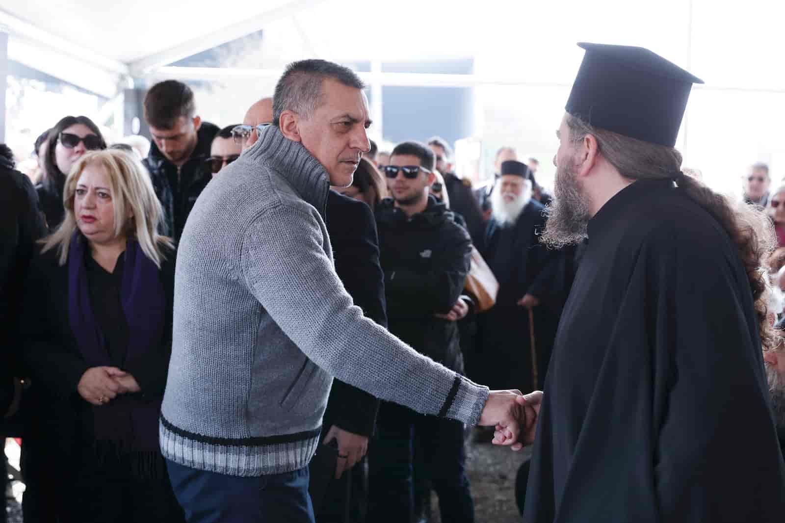 Ράγισαν καρδιές στο μνημόσυνο για τα θύματα της σιδηροδρομικής τραγωδίας των Τεμπών