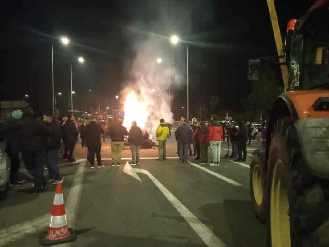 H Επιτροπή Ειρήνης Λάρισας Στηρίζει τον δίκαιο αγώνα των αγροτών