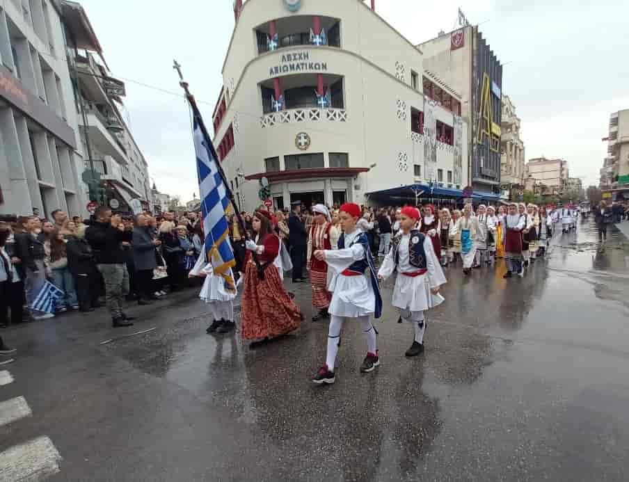 20 αγαπημένα «κλικ» από την φετινή παρέλαση της 25ης Μαρτίου στη Λάρισα