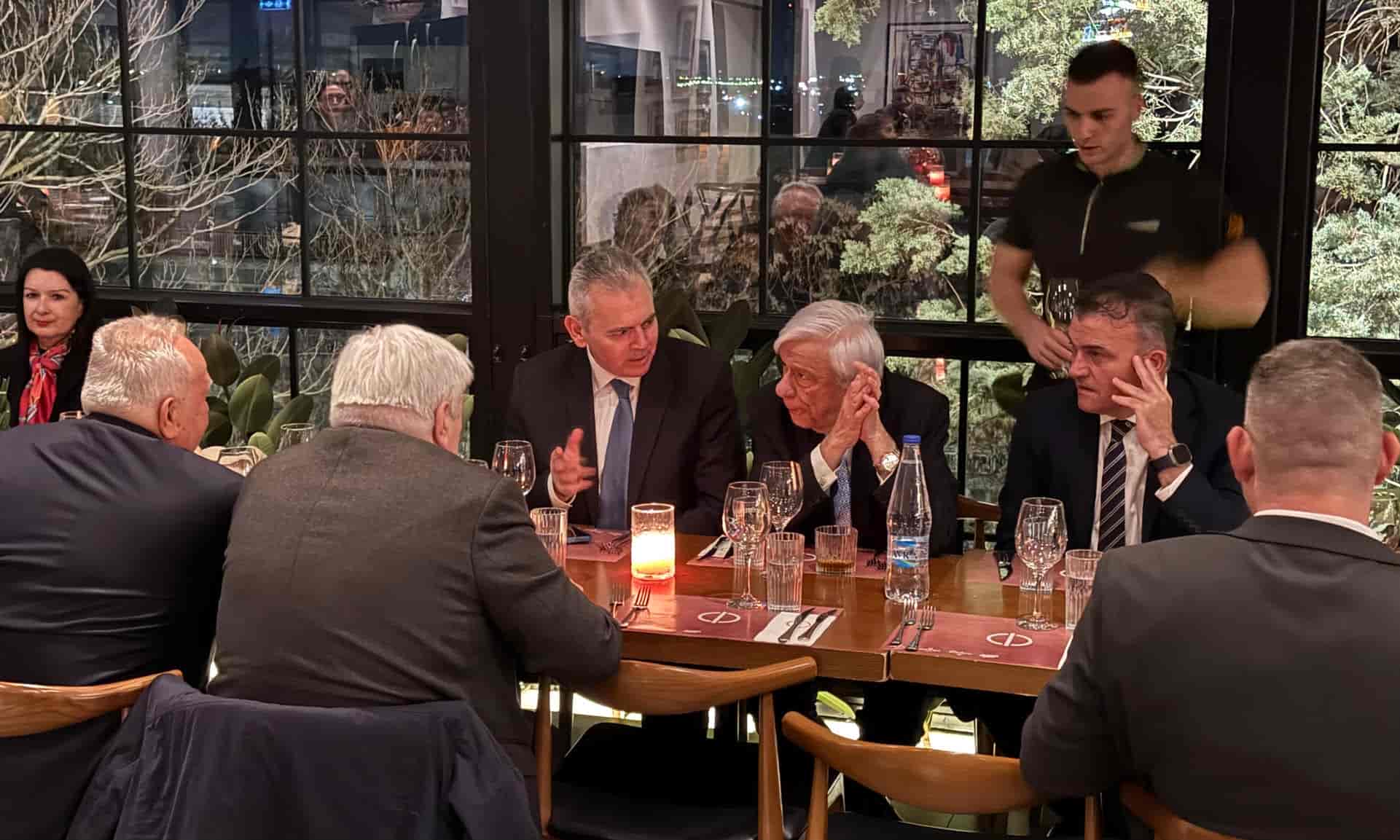 Η Θεσσαλία φυτώριο μεγάλων δασκάλων του γένους «Η θεσσαλική γη αποτέλεσε φυτώριο σπουδαίων λογίων, μεγάλων διδασκάλων του γένους, όπως ο Κωνσταντίνος Κούμας, για τον οποίο η αποψινή τιμητική εκδήλωση, που προετοίμασαν πνευματικά τον ελληνισμό, ώστε να αποτινάξει τον ζυγό της μακραίωνης δουλείας». Τα παραπάνω τόνισε ο βουλευτής Λαρίσης της Νέας Δημοκρατίας κ. Μάξιμος Χαρακόπουλος μετά το πέρας της εκδήλωσης αφιέρωμα στην προσωπικότητα και το έργο του Μεγάλου Δασκάλου του Έθνους Κωνσταντίνου Κούμα, στην ομώνυμη Δημόσια Βιβλιοθήκη Λάρισας με ομιλητές τον τ. Πρόεδρο της Δημοκρατία κ. Προκόπη Παυλόπουλο, τον καθηγητή Ιστορίας του Ιονίου Πανεπιστημίου κ. Αθανάσιο Ευσταθίου και τον ιατρό-ιστοριοδίφη κ. Νίκο Παπαθεοδώρου. Ο Θεσσαλός πολιτικός υπογράμμισε ότι «τα άξια τέκνα της Θεσσαλίας, από τον εθνεγέρτη μάρτυρα της ελευθερίας Ρήγα Φεραίο ως τον Άνθιμο Γαζή, τον Κωνσταντίνο Οικονόμο τον εξ Οικονόμων και, βεβαίως, τον Κωνσταντίνο Κούμα, συνέβαλαν στην εθνική αφύπνιση των υπόδουλων ραγιάδων. Σε αυτήν την πλειάδα των Ελλήνων λογίων, εκπροσώπων του νεοελληνικού διαφωτισμού, χρωστούμε αιώνια ευγνωμοσύνη. Το έργο τους, όπως και των αγωνιστών αλλά και του κλήρου, είναι το θεμέλιο επί του οποίου εμείς ιστάμεθα ως ελεύθερο έθνος ανάμεσα στα ελεύθερα έθνη της Ευρώπης. Γιατί ο Κούμας, και οι Έλληνες λόγιοι της εποχής του, όπως ο μέγας Αδαμάντιος Κοραής, γνώρισαν προσωπικά μεγάλα διαμετρήματα της ευρωπαϊκής φιλοσοφίας, έζησαν εκ του σύνεγγυς τον δημιουργικό πυρετό της εποχής τους και ήταν μέτοχοι του ευρωπαϊκού διαφωτισμού, που στον πυρήνα του είχε το αρχαιοελληνικό πνεύμα. Και δεν μετέφεραν απλά τους καρπούς της νέας σκέψης στον ελληνικό κόσμο, αλλά τους γονιμοποίησαν με τις ελληνικές παραδόσεις, δίδοντας και πάλι το πραγματικό ιστορικό βάθος του ελληνισμού. Αξίζουν, λοιπόν, συγχαρητήρια στους διοργανωτές αυτής της υψηλού επιπέδου εκδήλωσης, διότι στην μεν Ευρώπη, στο όνομα της λεγόμενης πολιτικής ορθότητας και μιας ασαφούς και επικίνδυνης πολυπολιτισμικότητας, επιχειρείται να περιθωριοποιηθούν και οι αρχαιοελληνικές τις ρίζες και οι χριστιανικές αξίες. Στο δε εσωτερικό, συχνά ερχόμαστε αντιμέτωποι με απόψεις εθνομηδενιστικές, που επιθυμούν να κοντύνουν την ιστορία μας και να απομειώσουν το ιστορικό αποτύπωμα του ελληνισμού. Σε όλα αυτά η καλύτερη απάντηση είναι η γνώση της ιστορίας μας και η μεταλαμπάδευσή της στις νεώτερες γενιές, που θα πρέπει να πάρουν την σκυτάλη της προάσπισης της ελευθερίας σε καιρούς ταραγμένους που χαρακτηρίζονται από διεθνή αστάθεια. Συγχαρητήρια, λοιπόν, στην πρόεδρο κ. Ελένη Ξινοπούλου και όλη τη διοίκηση της Βιβλιοθήκης για την ποιοτική εκδήλωση, αλλά και στον δήμαρχο κ. Θανάση Μαμάκο και τον αντιπρόεδρο της ΔΕΥΑΛ κ. Κώστα Αργυρόπουλο, που έμπρακτα στηρίζουν τέτοιες πρωτοβουλίες, οι οποίες περιποιούνται τιμή στην πόλη. Ευελπιστούμε να υπάρχει και συνέχεια ανάλογου υψηλού επιπέδου στο μέλλον». 