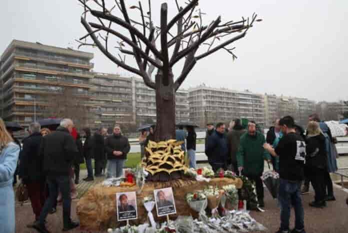 Σε κλίμα συγκίνησης τα αποκαλυπτήρια του «Δέντρου της Μνήμης» στη Νέα Παραλία Θεσσαλονίκης