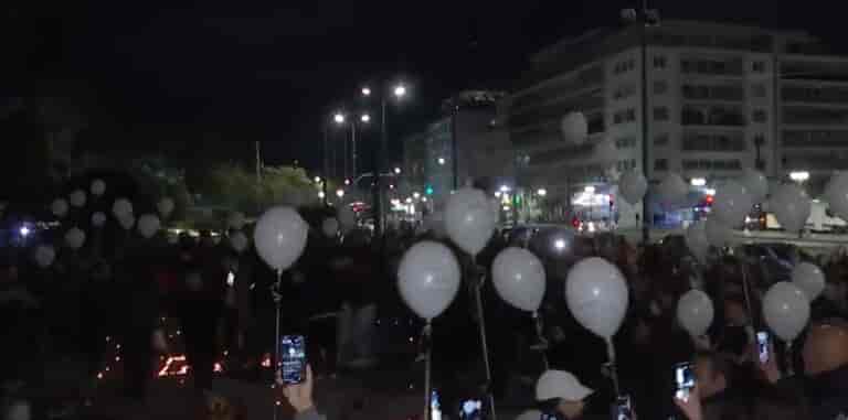 tebi-768x381 Τέμπη: 57 μπαλόνια στον ουρανό ακριβώς στις 23:18 – Συμπληρώθηκαν 2 χρόνια από τη μοιραία σύγκρουση