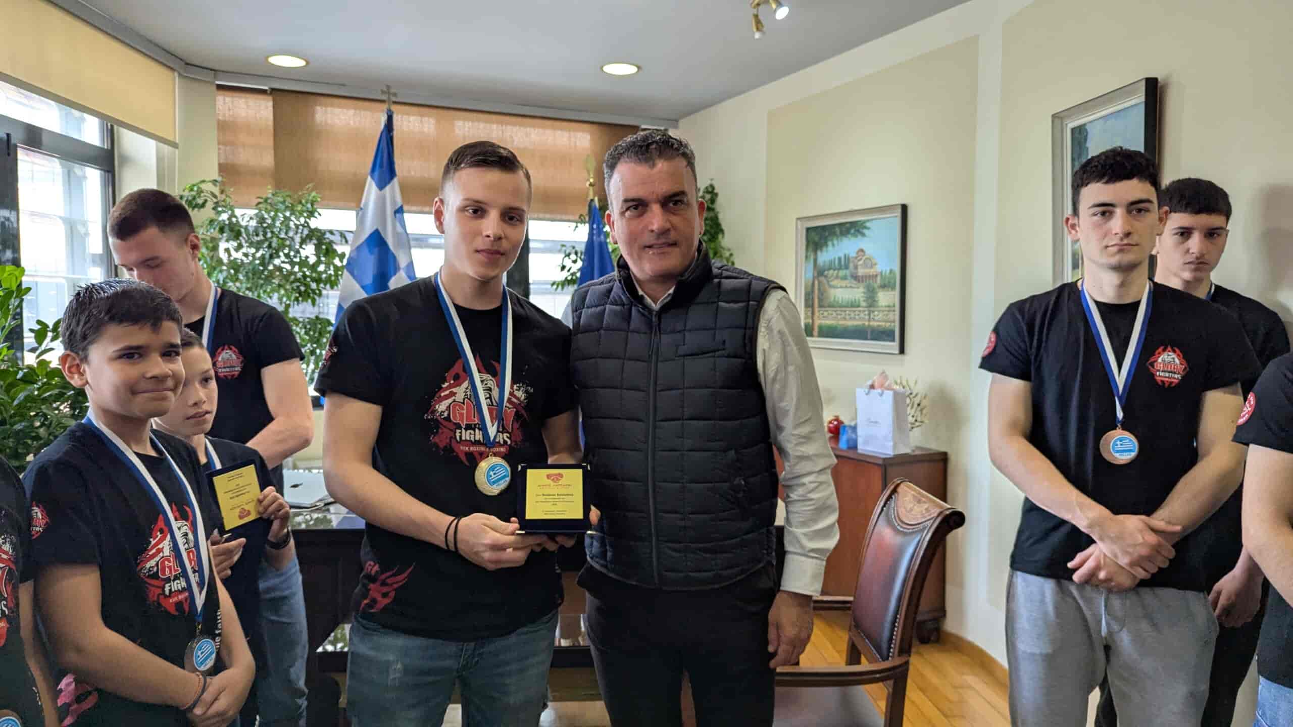 Στον Δήμαρχο Λαρισαίων οι αθλητές των  Glory Fighters Larissa που διακρίθηκαν  στο Πανελλήνιο Κύπελλο Kickboxing 2025