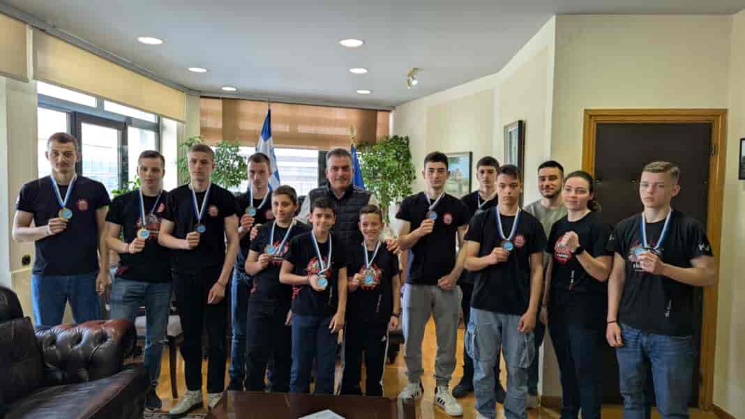 Στον Δήμαρχο Λαρισαίων οι αθλητές των  Glory Fighters Larissa που διακρίθηκαν  στο Πανελλήνιο Κύπελλο Kickboxing 2025