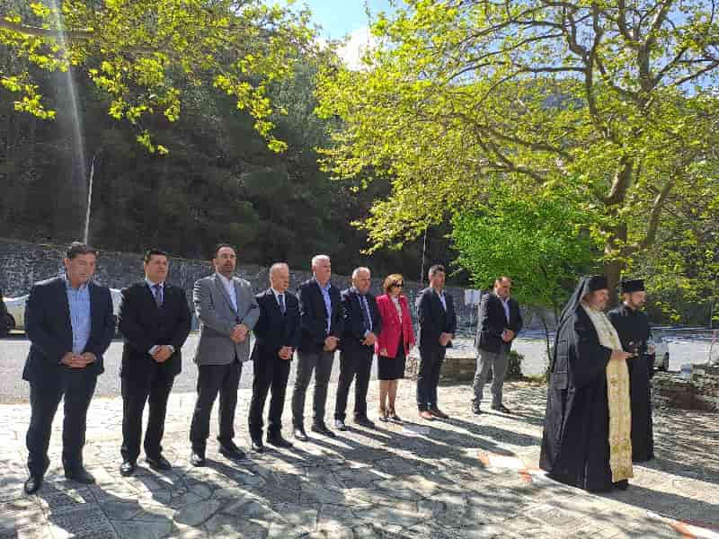 Δήμος Τεμπών: 22 Χρόνια από την Τραγωδία των Τεμπών – Τρισάγιο στη Μνήμη των Μαθητών που έχασαν τη Ζωή τους σε Τροχαίο το 2003