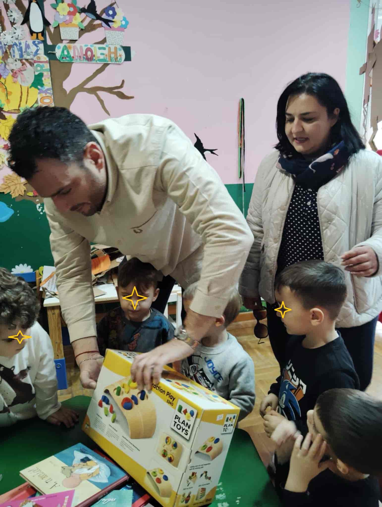 Δήμος Τυρνάβου: Σημαντική πρωτοβουλία με 4.000 βιβλία, εκπαιδευτικά παιχνίδια και είδη ένδυσης για τις δημοτικές δομές