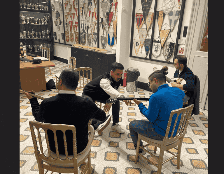 Ο Έλληνας που διδάσκει τους Τούρκους διπλοπενιές