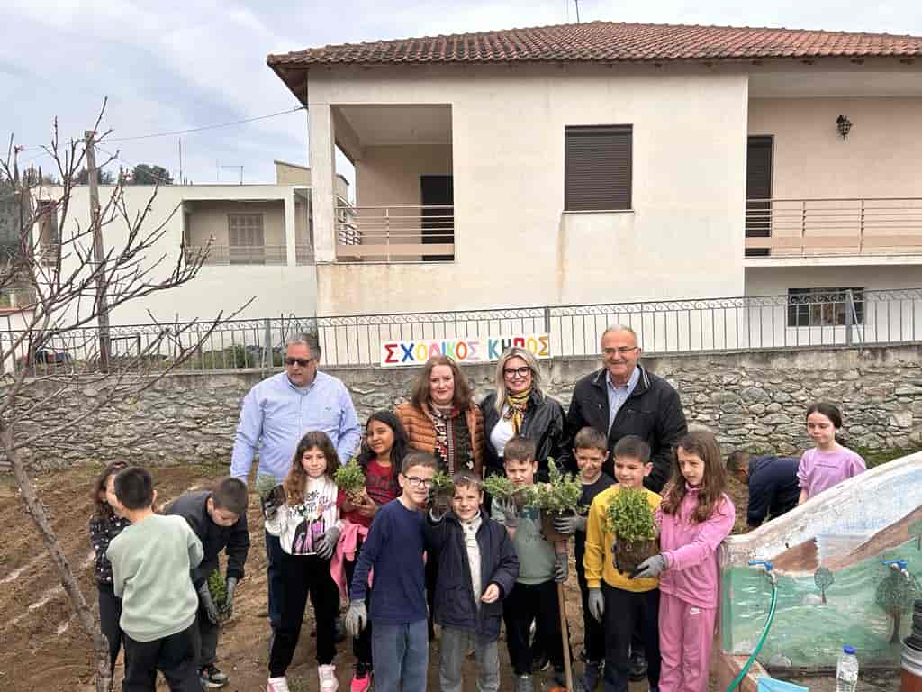 Περιβαλλοντική Δράση φύτευσης λαχανικών και αρωματικών φυτών από τους μαθητές του Δημοτικού Σχολείου Γόννων