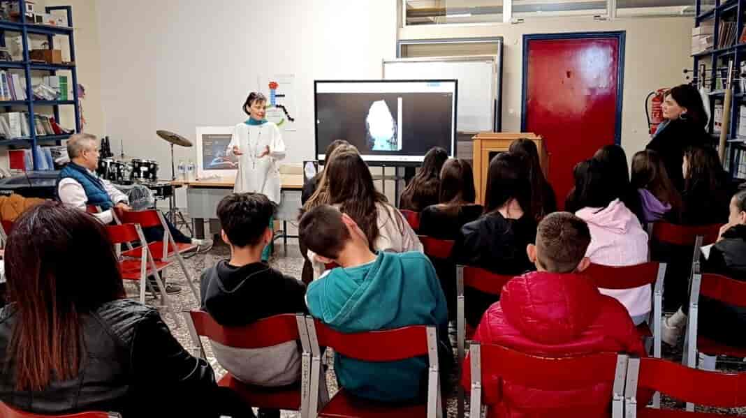 Δράση φιλαναγνωσίας στο 2ο Γυμνάσιο Τυρνάβου με το βιβλίο: «Η σπηλιά του Φιλοκτήτη»