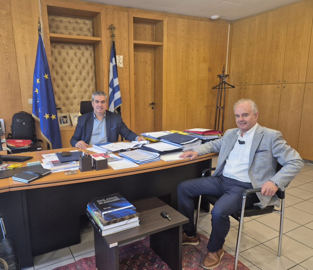 20250522_153711 Θέμα: Συνάντηση Δημάρχου Τεμπών Γ. Μανώλη με τον Γενικό Γραμματέα Υποδομών κ. Δ. Αναγνώπουλο για Κρίσιμα Ζητήματα Υποδομών της Περιοχής