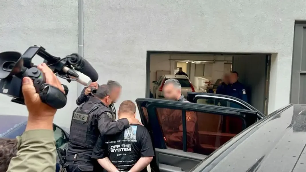 Ο μητροκτόνος μετά τη δολοφονία πήγε για καφέ με τον πατέρα του