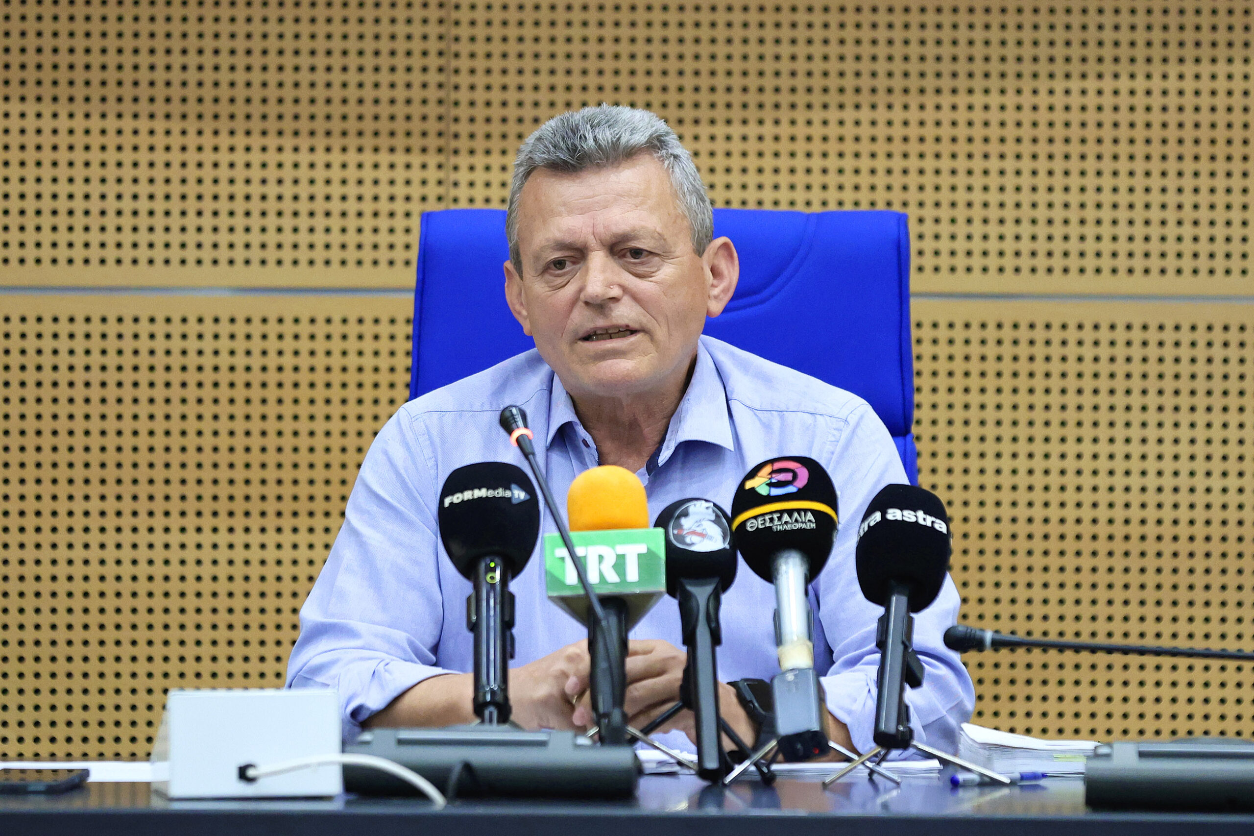Συγκίνηση και δάκρυα στην «αποστρατεία» του Ηλία Λεοντάρη από την Περιφέρεια Θεσσαλίας