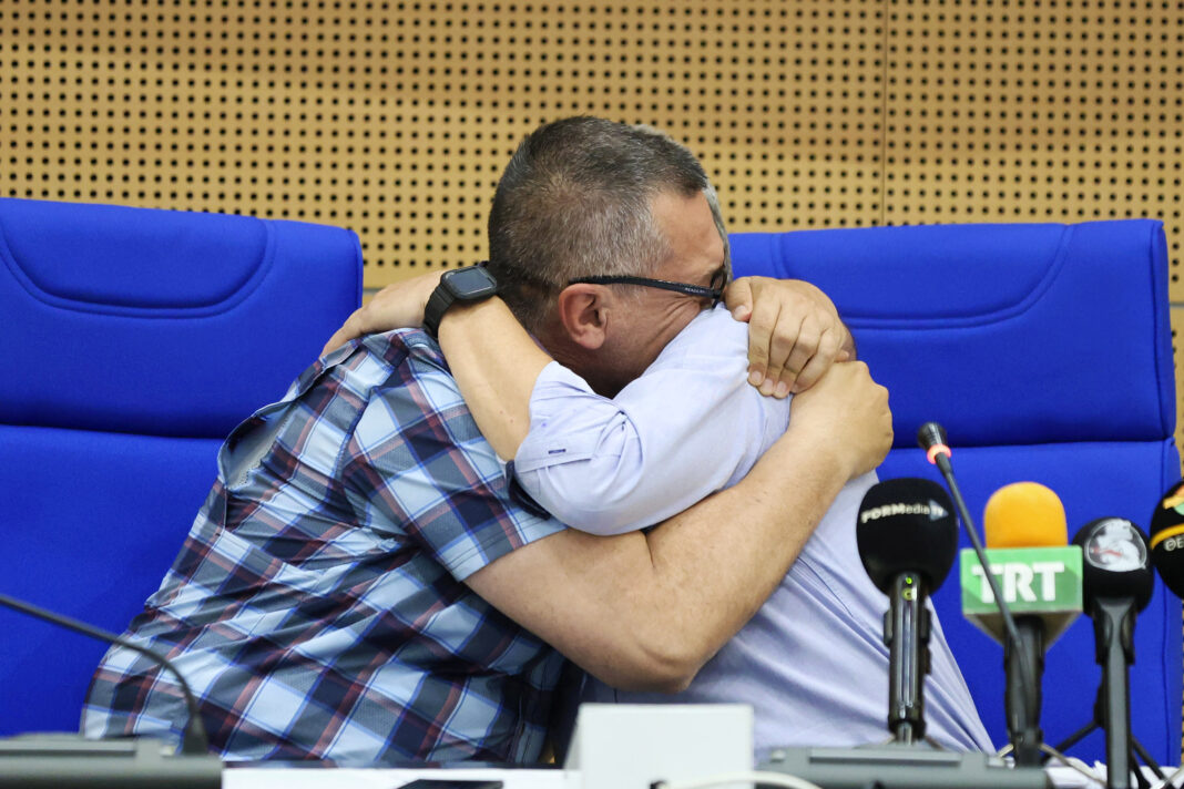 Συγκίνηση και δάκρυα στην «αποστρατεία» του Ηλία Λεοντάρη από την Περιφέρεια Θεσσαλίας