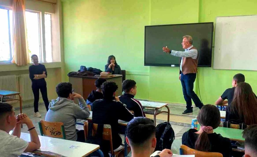 Ο «Ρέκτης» στο 11ο Γυμνάσιο Λάρισας, στη Νέα Σμύρνη