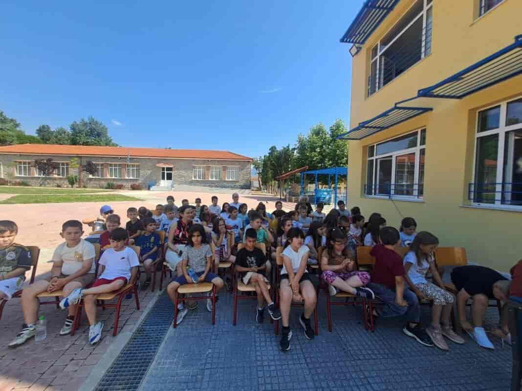 Δράση ενημέρωσης και περιβαλλοντικής ευαισθητοποίησης στο Δημοτικό Σχολείο Μακρυχωρίου από τον Δήμο Τεμπών