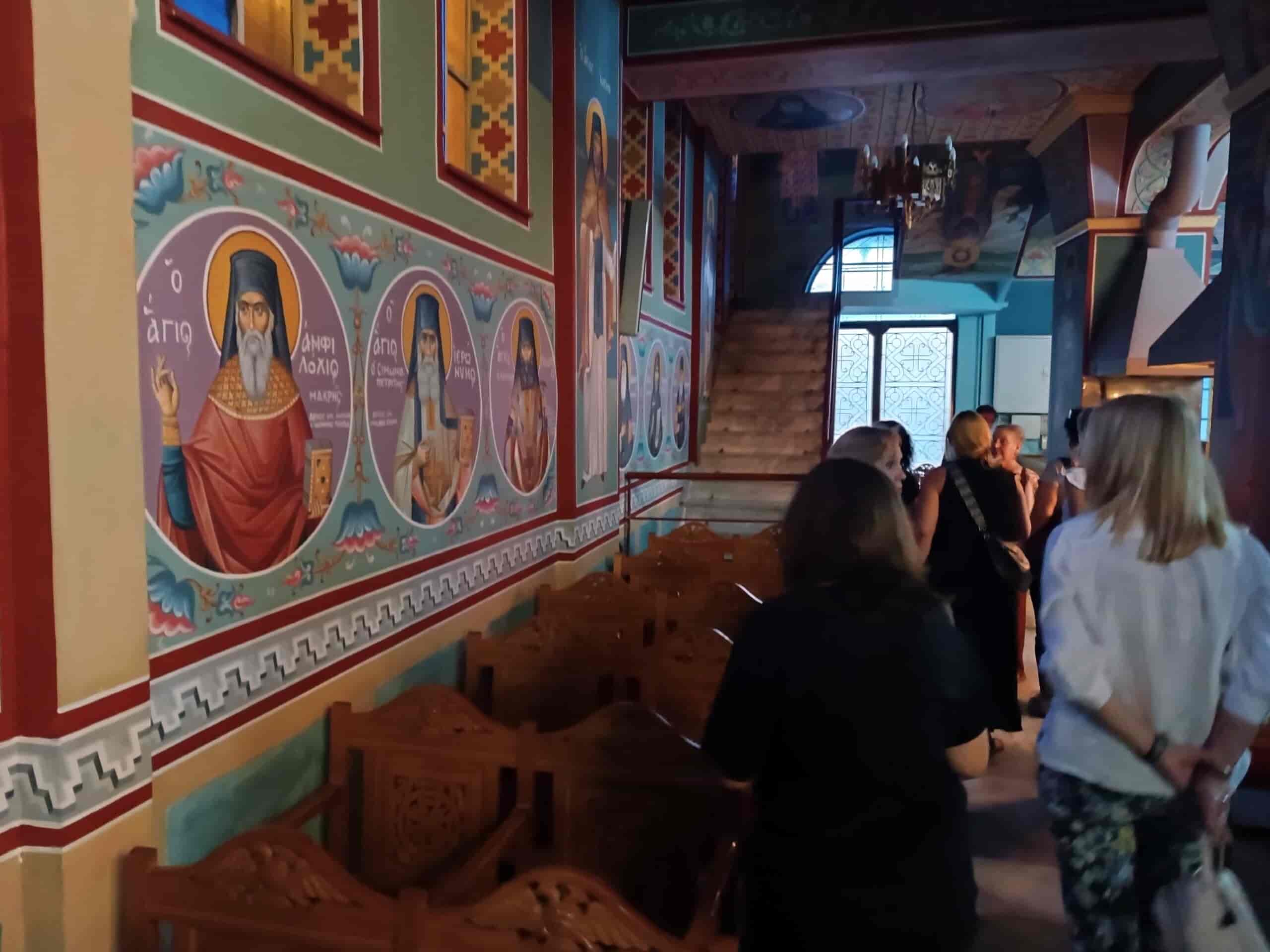 Ξενάγηση του Συλλόγου Εικαστικών Ν. Λάρισας στο Ναό των Αγίων Πέτρου και Παύλου στην Νεάπολη Λάρισας