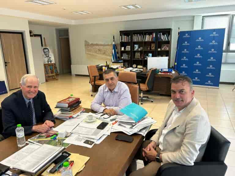 Στη Λάρισα παραμένει το άγαλμα του Γεωργάκη Ολύμπιου, μετά από δωρεά του επιχειρηματία Ελευθέριου Σαΐτη