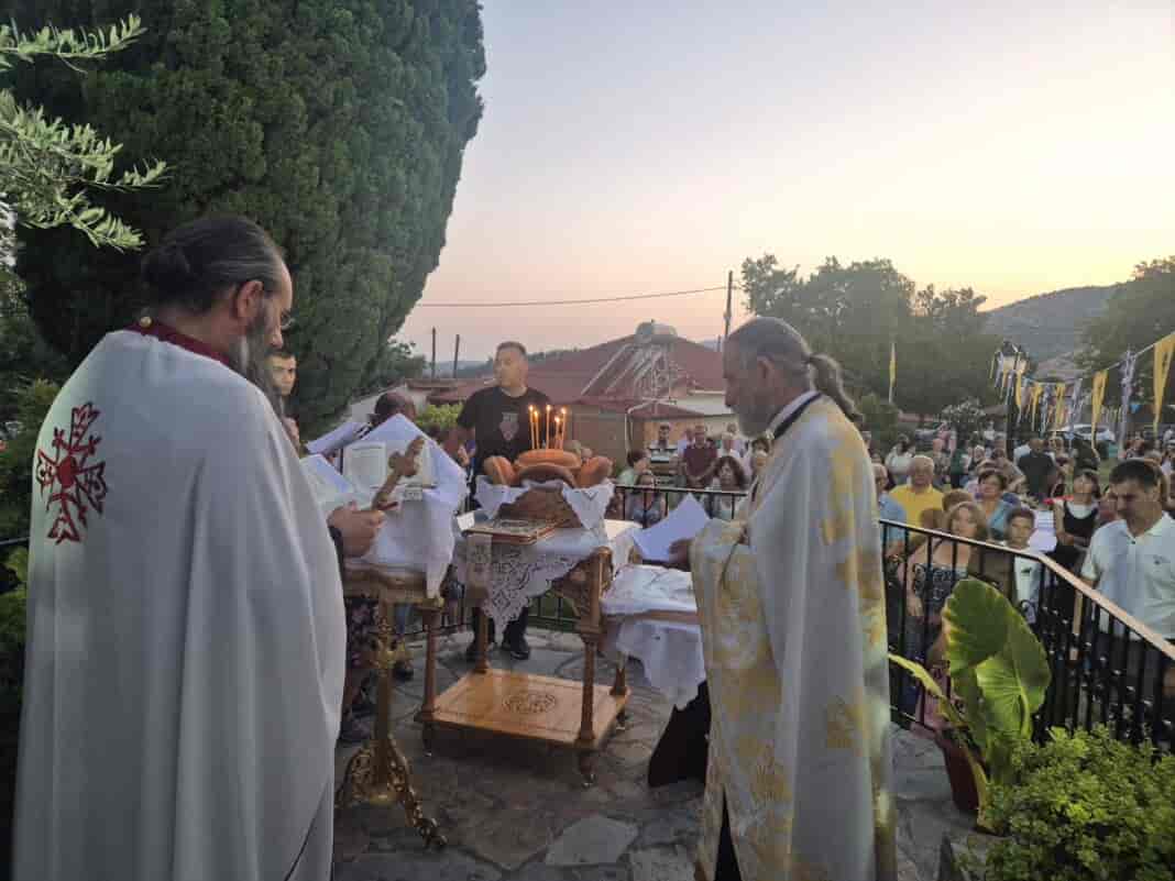 Με λαμπρότητα και θρησκευτική κατάνυξη τελέστηκε ο εσπερινός της Αγίας Παρασκευής, πολιούχου των Γόννων