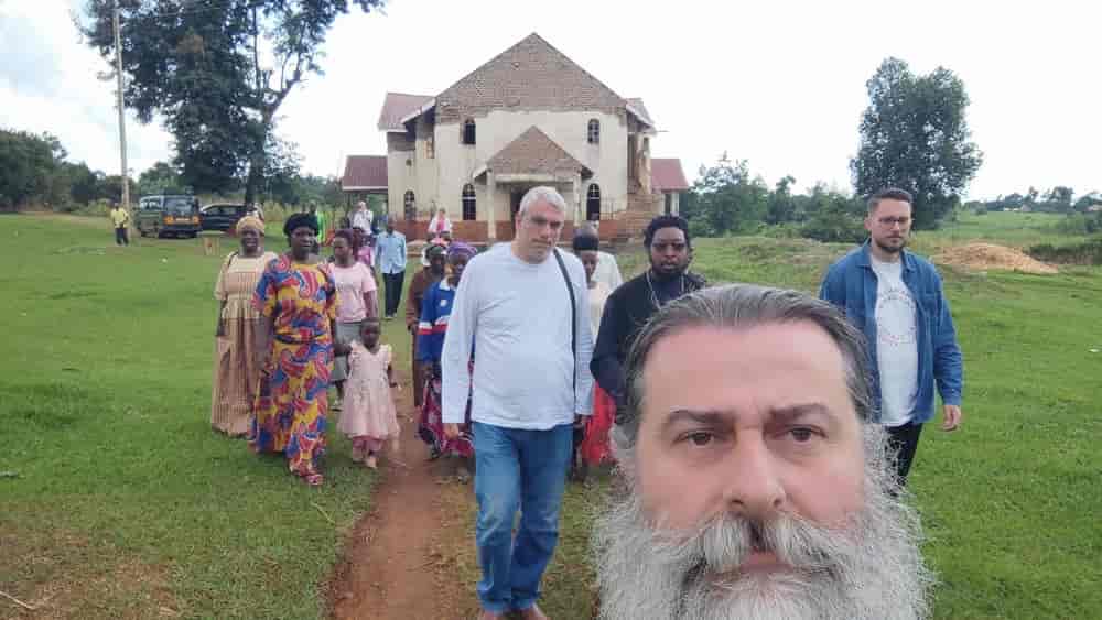 επισκέφθηκε την αρχαιότερη ενορία στην Ανατολική Ουγκάντα. Την ενορία του Αποστόλου Παύλου,
