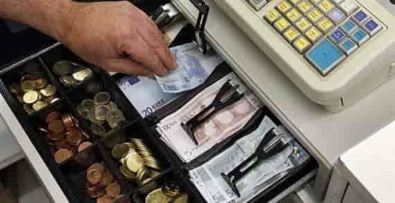 ανηλικοι εκλεψαν ταμειακη μηχανη