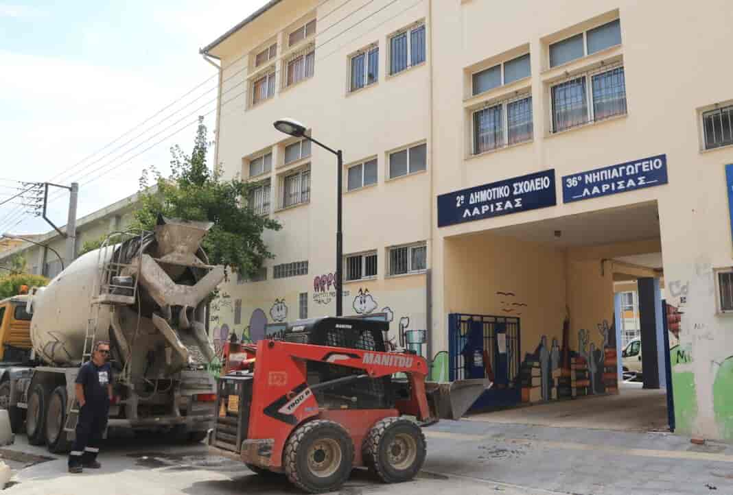 Αλλάζουν “πρόσωπο” οι αυλές στο 2ο Δημοτικό και στο 4ο Γυμνάσιο-Λύκει