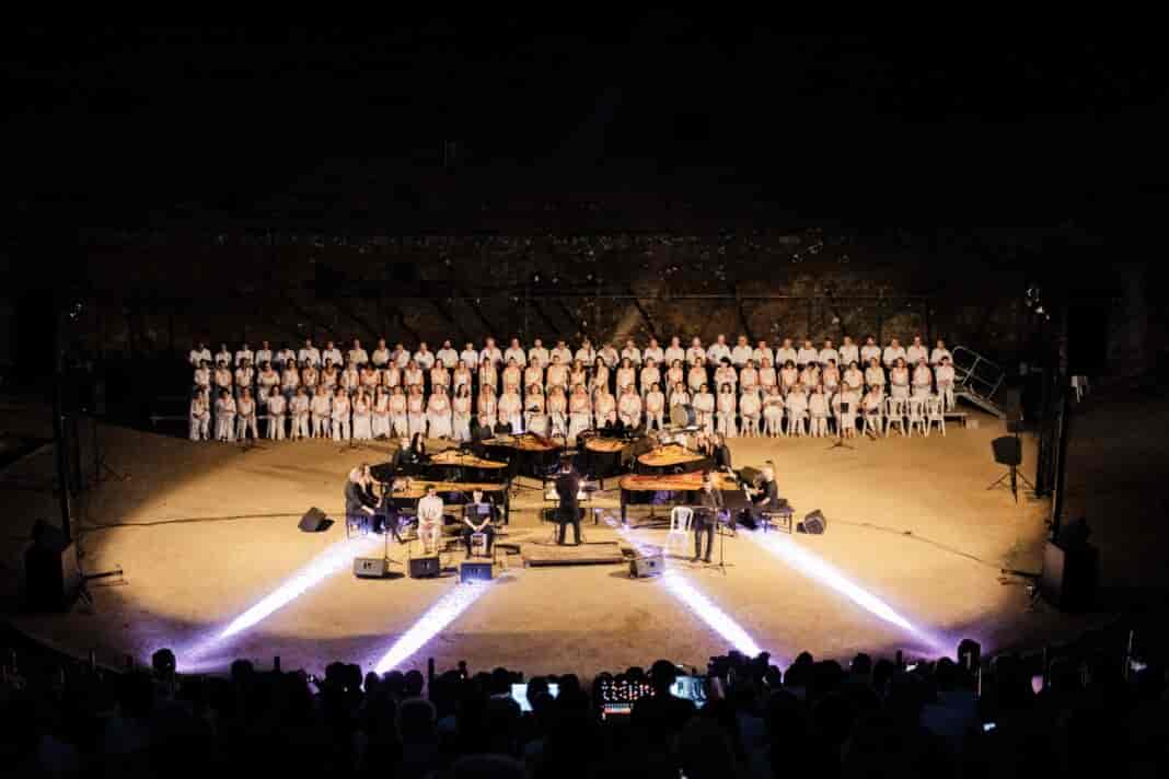 Photo 2 Μεγάλη επιτυχία για το Piandaemonium και τη Μικτή Χορωδία του Δημοτικού Ωδείου Λάρισας στο Ελληνιστικό Θέατρο Δίου